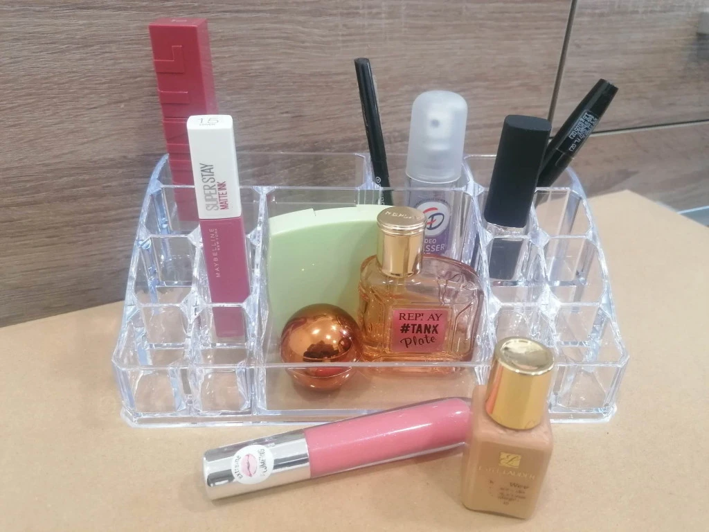 Műanyag szervező kozmetikumokhoz 22,1 x 12,7 x 7,5 cm átlátszó